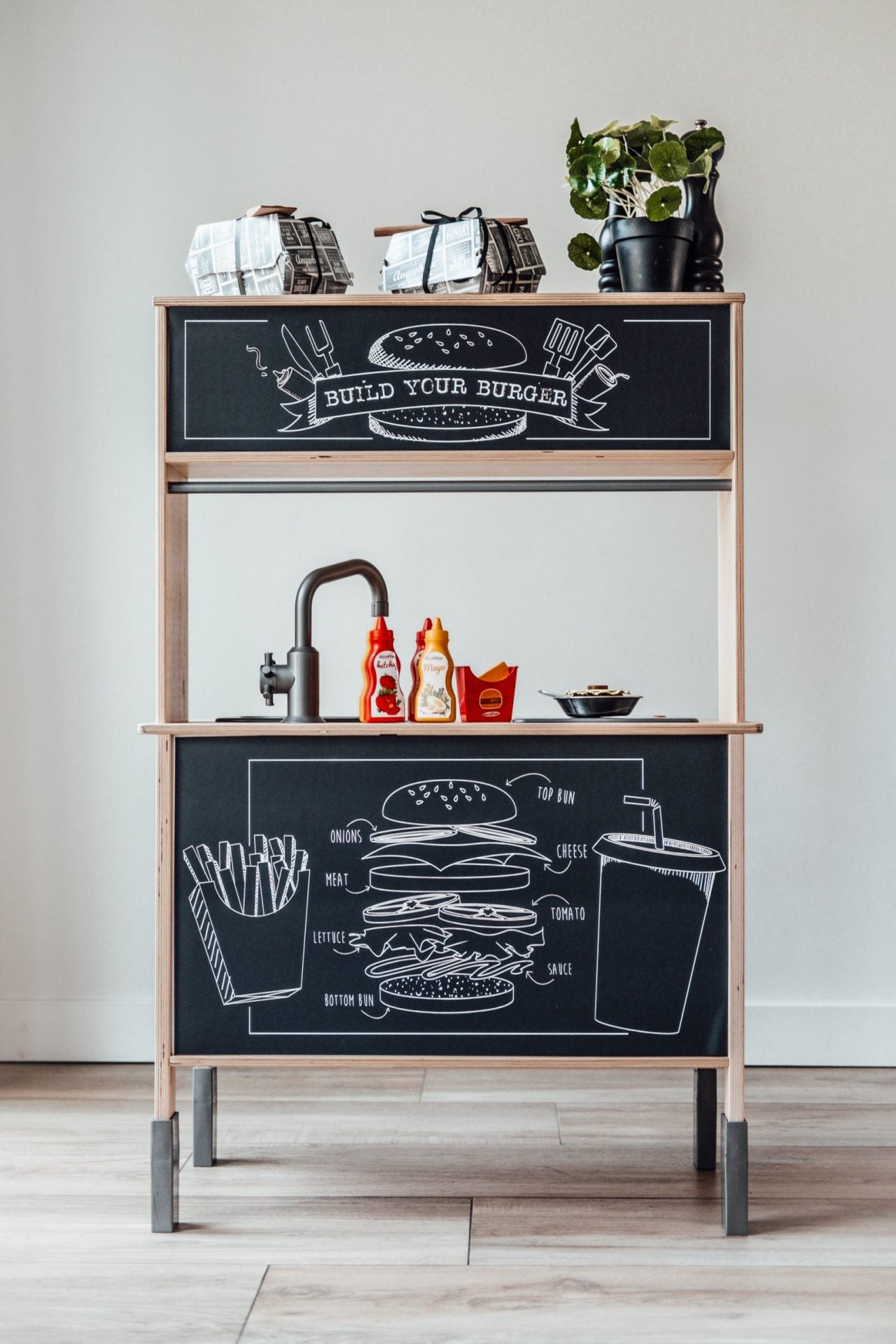 Laat kinderen hun eigen burgers verzinnen met toppings naar keuze. Educatief én superleuk.