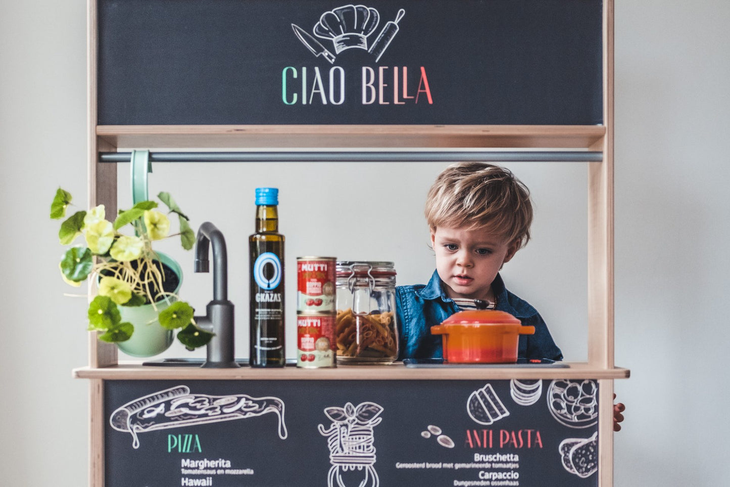Laat je kleine chef spaghetti serveren en pizza's bakken in z’n eigen mini-restaurant. Bellissimo!
