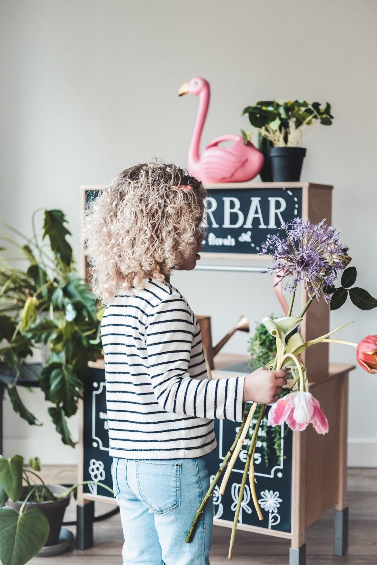 Maak van jouw IKEA Duktig een gezellige Flower Bar met deze unieke sticker set. Perfect voor montessori- en DIY-speelhoekjes.