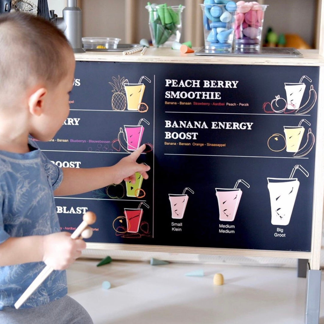 Fris, fruitig en vrolijk! Laat kinderen zelf sapjes mixen en serveren in hun eigen mini-juicebar.