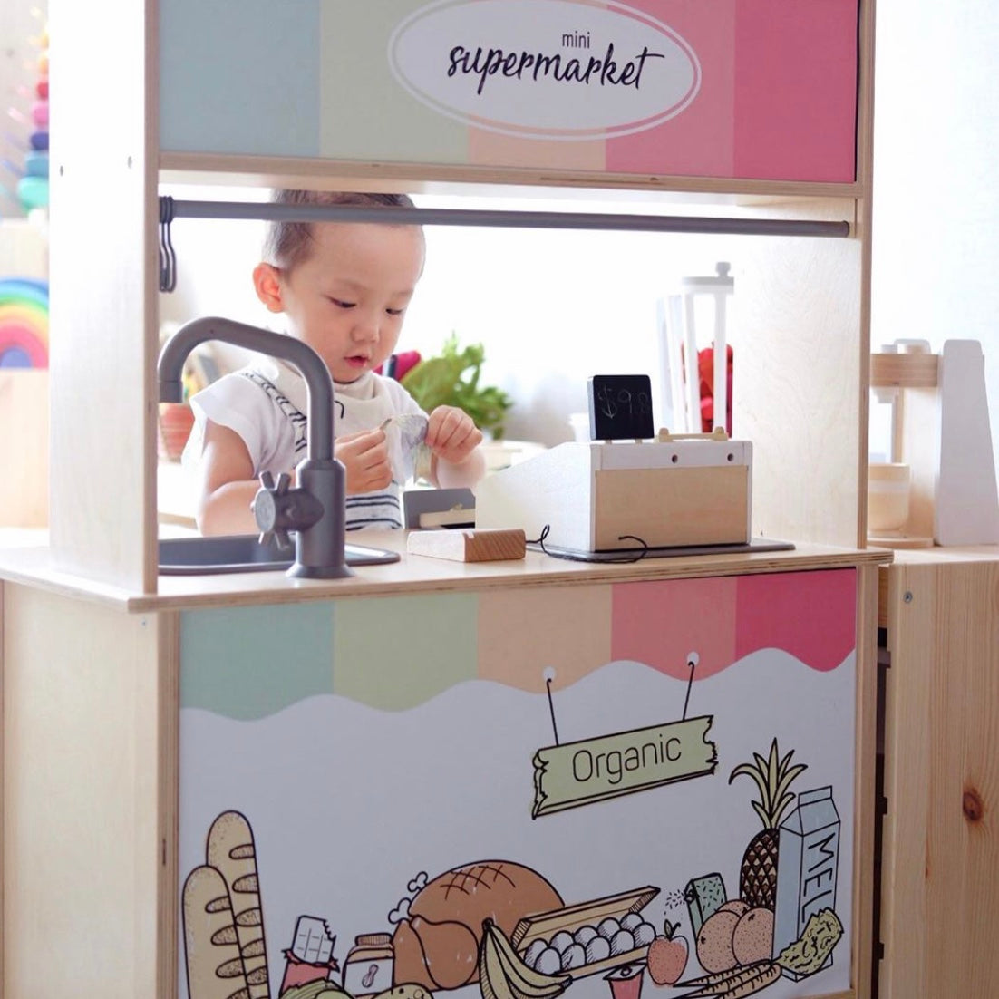 Laat kinderen kiezen, kopen en rekenen in hun eigen supermarkthoek. Deze stickers zijn perfect voor een interactieve speelhoek.