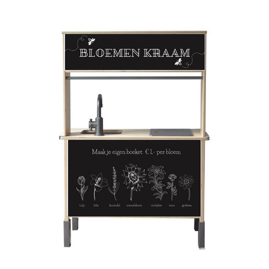 geef je IKEA Duktig kinderkeuken een vrolijke bloemenkraam!
Met deze kleurrijke kinderkeuken stickers maak je van elke speelhoek een fris en speels bloemenparadijs.
Perfect voor een DIY kinderkeuken make-over vol creativiteit en plezier!