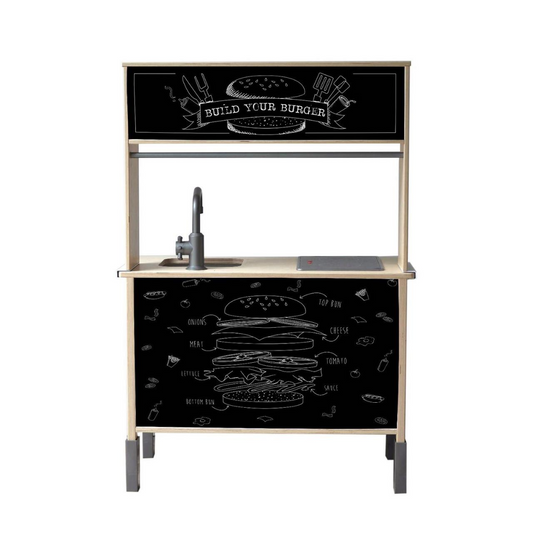 Tover je IKEA Duktig om tot een stoere Burger Bar! Serveer hamburgers, frietjes en shakes in je eigen speelhoek.