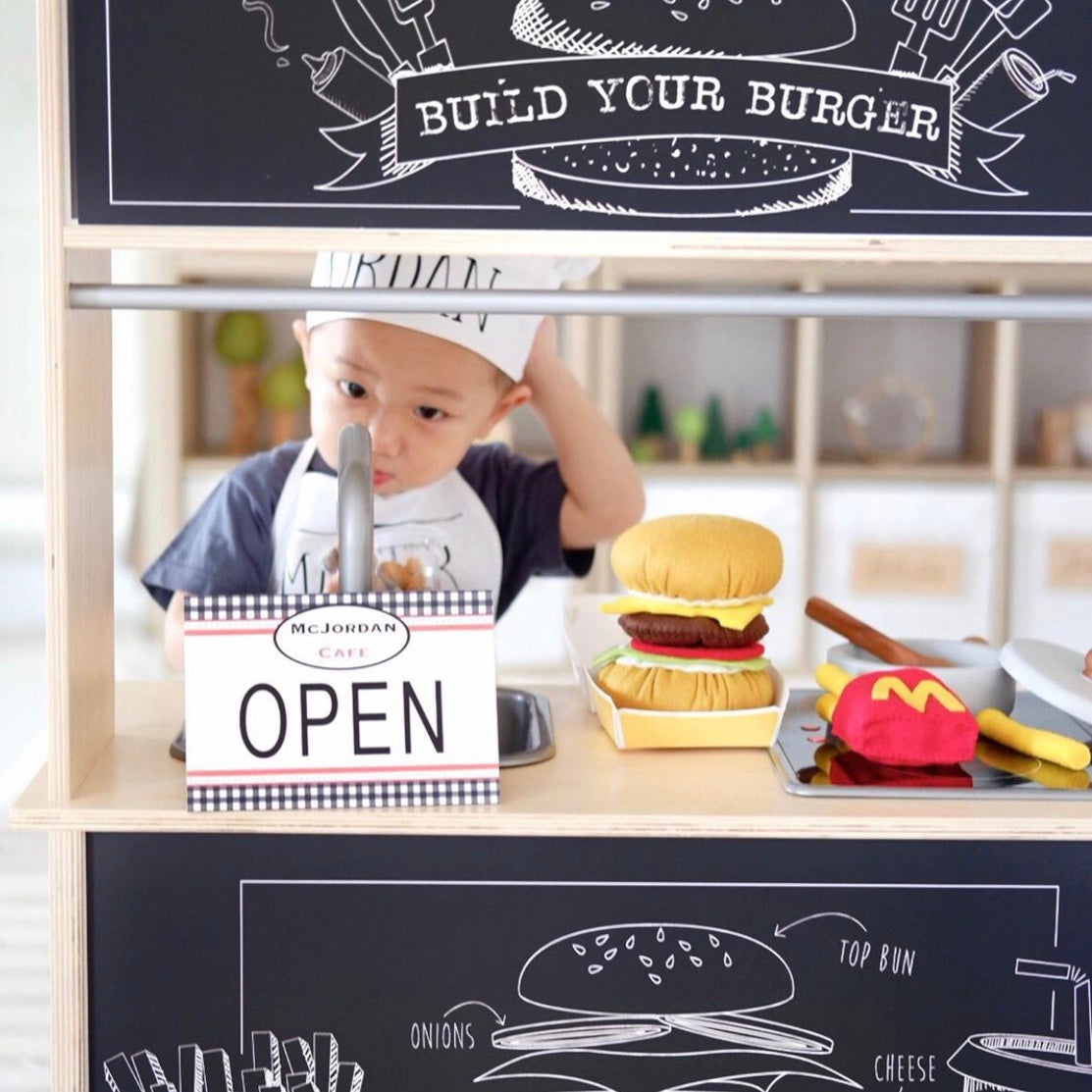 IKEA Duktig omgetoverd tot fastfood droom met de Build Your Burger Bar stickers. Speels, creatief en kleurrijk.