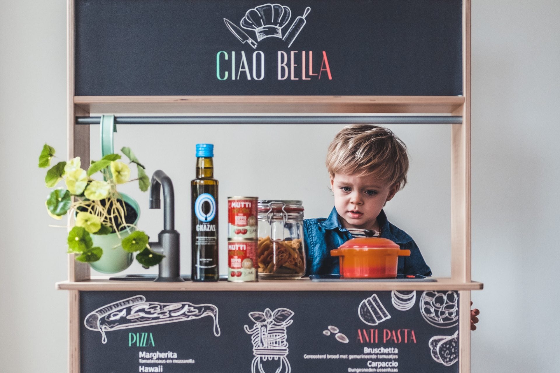 Laat je kleine chef spaghetti serveren en pizza's bakken in z’n eigen mini-restaurant. Bellissimo!
