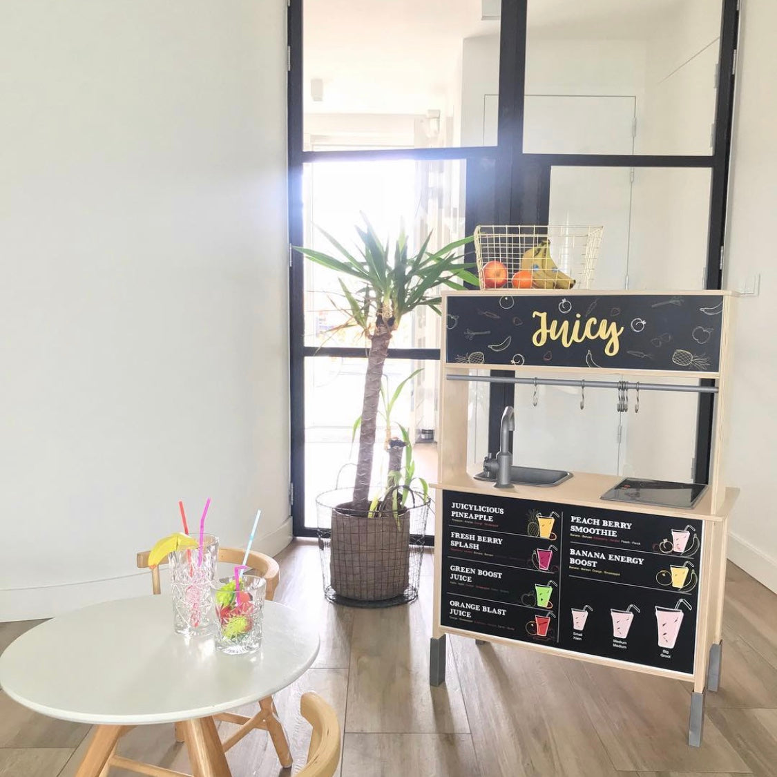 Een fruitige make-over voor je Duktig keuken! De Juicy Bar stickers zorgen voor kleur én creativiteit.