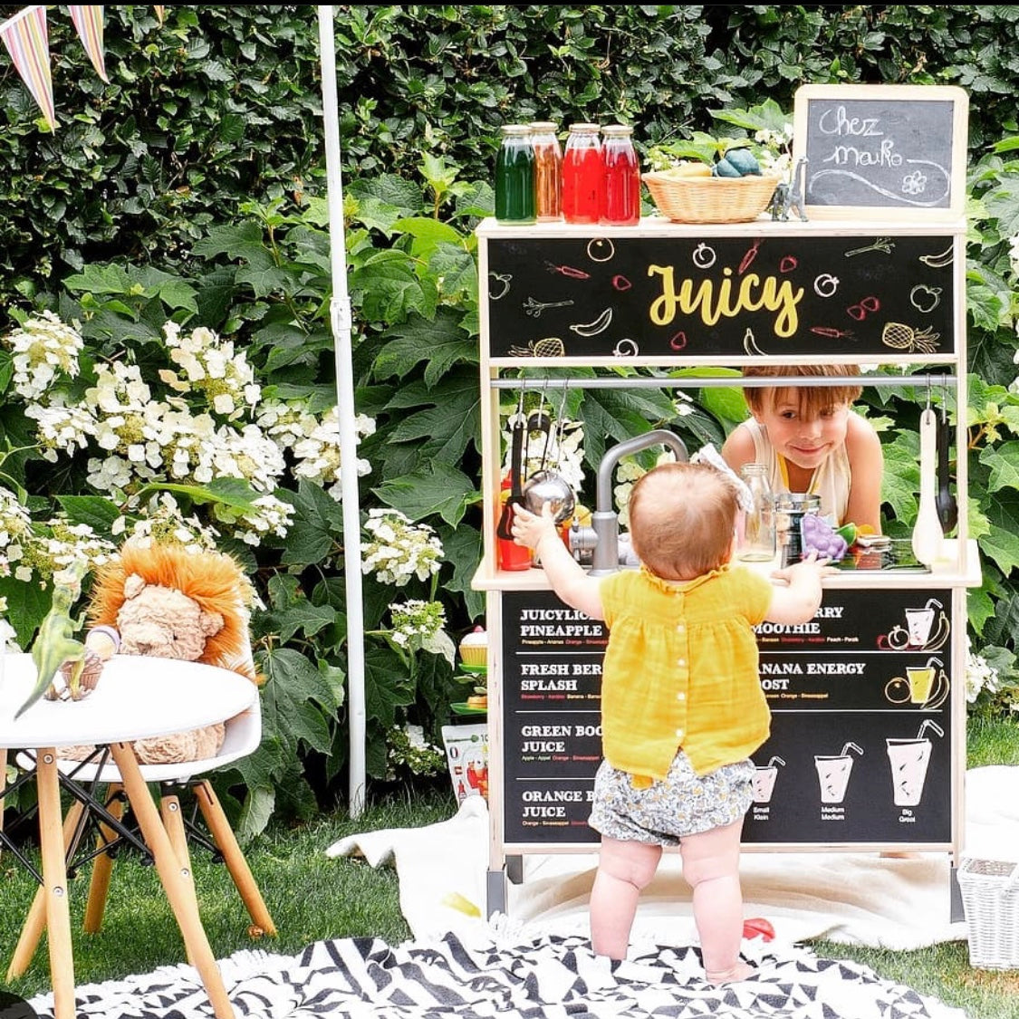 Met de Juicy Bar stickers wordt je IKEA kinderkeuken een gezond en kleurrijk speelparadijs. Fantasie gegarandeerd!