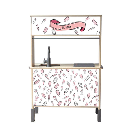 Maak van je IKEA Duktig een schattige roze ijssalon! Deze vrolijke kinderkeuken stickers brengen zoete fantasie en plezier in elke speelhoek.